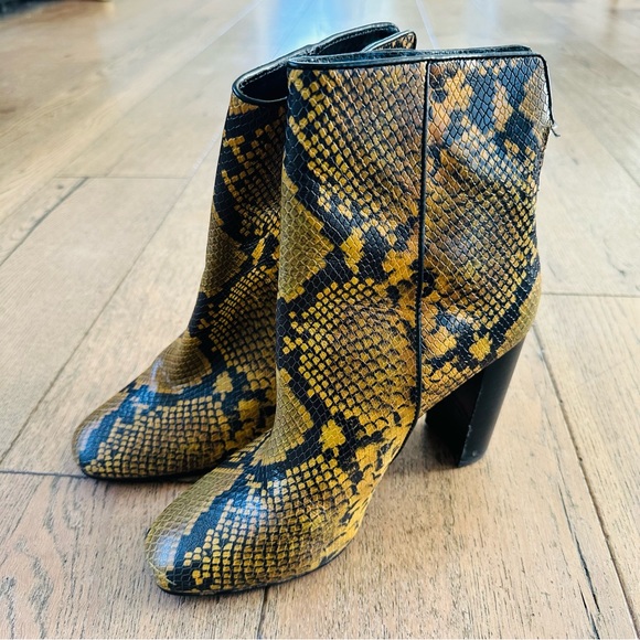 AQUA Womens Yellow Snake Print Soren Round Toe Block Heel Leather Booties 9.5 - Picture 5 of 8